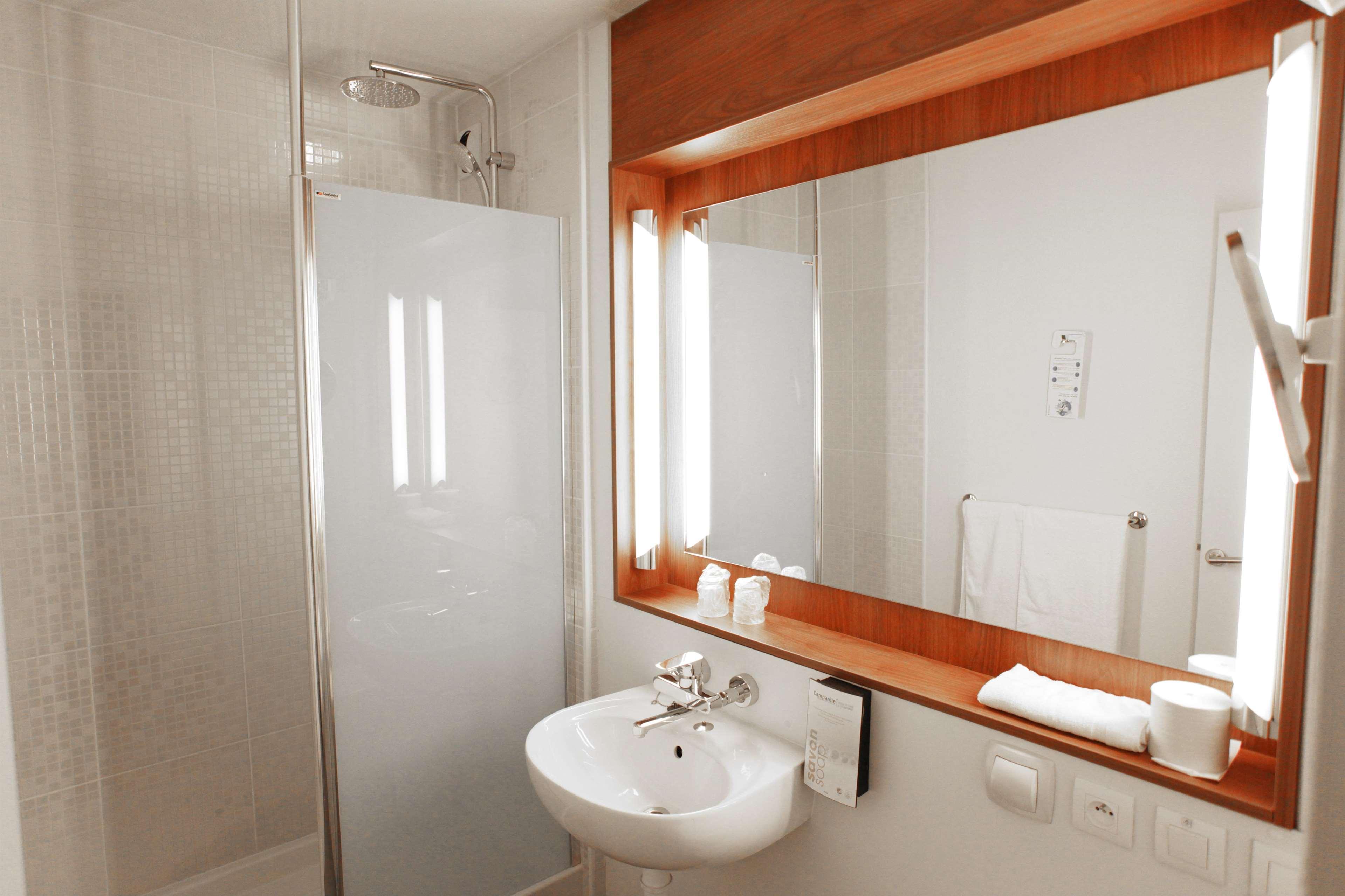 Campanile Pontarlier Hotell Eksteriør bilde